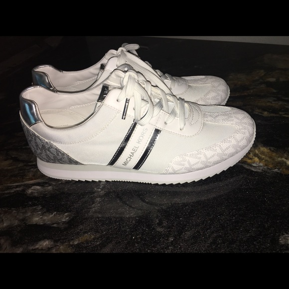 Michael Kors Shoes - 💝Michael Kors Sneakers